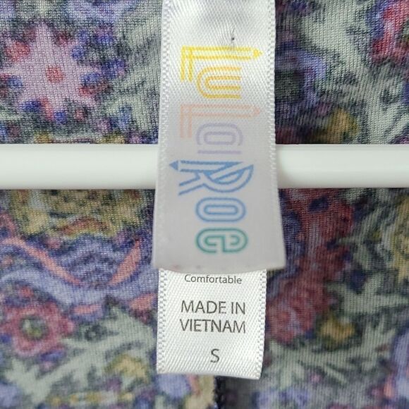 LuLaRoe Perfect Tee Small Black Printed Swing Knit Top Half-Sleeve Stretch - Picture 8 of 13